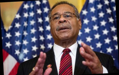 Rep. Emanuel Cleaver closes Congress’ opening prayer with ‘amen and awoman’