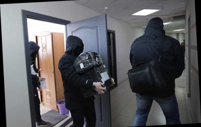 Belarusian police raid homes of journalists, human rights activists