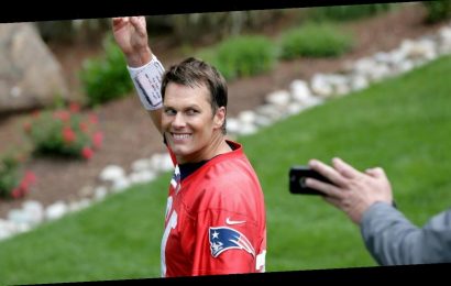 Tom Brady 'approaching the greatest football player of all time,' ex-Giants star says