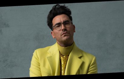 Dan Levy Goes Cool in Yellow for Golden Globes 2021