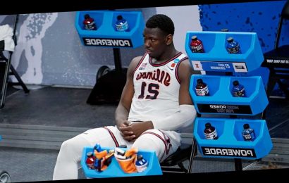 Illinois investigating racist post directed at Kofi Cockburn after Loyola Chicago loss: 'I blame his parents'