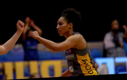 Tamsin Greenway focuses on the work of the defensive ends in the Vitality Netball Superleague