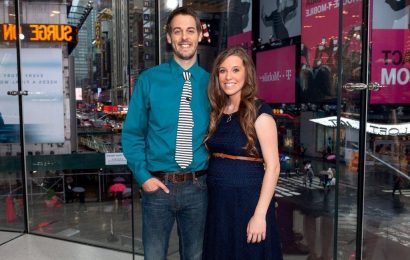 Jill Duggar Included in Rare Duggar Family Photo With Other Siblings