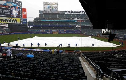 Mets-Phillies game postponed by rain