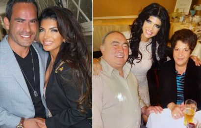 Psychic tells Teresa Giudice her parents approve of boyfriend