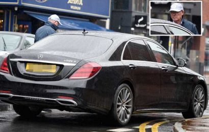 Man Utd legend Sir Alex Ferguson risks penalty by parking luxury Mercedes on double yellow lines in Cheshire