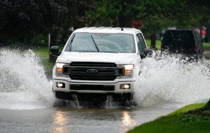 Storms pound US, causing mudslides, power outages