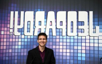 Former 'Jeopardy!' Contestants Are Ringing in to Say They're 'Gobsmacked' Mike Richards Is Still the Show's EP