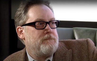 Vic Reeves ‘Living With Deafness’ Following Brain Tumor Diagnosis