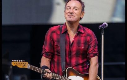 Bruce Springsteen Tells Dirty Jokes At Stand Up For Heroes Benefit