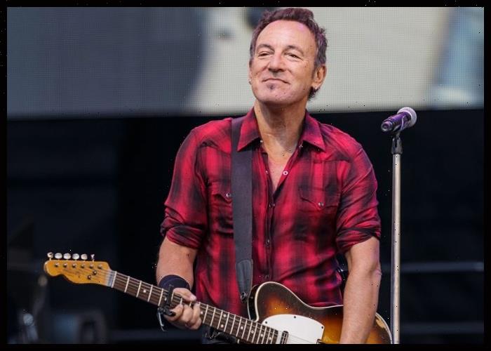 Bruce Springsteen Tells Dirty Jokes At Stand Up For Heroes Benefit