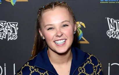 JoJo Siwa Stuns in Dress, Heels for the 'First Time' Ever on AMAs Carpet