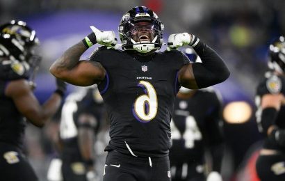 Ravens overcome Jackson's 4 INTs, beat Browns 16-10