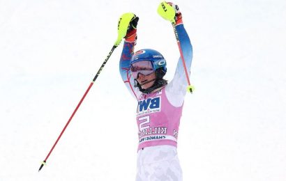 Shiffrin ties 32-year-old record with slalom win