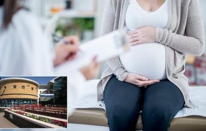 Pregnant women are stuck on wards alone again