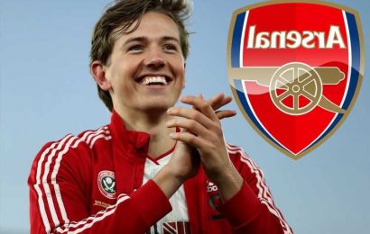 Arsenal 'keeping tabs on Sander Berge but face transfer battle with Liverpool and Napoli for Sheff Utd midfielder