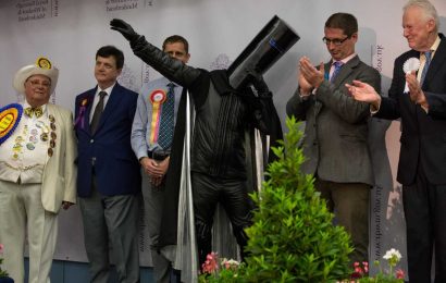 Boris Johnson to face 'Lord Buckethead' in General Election in Uxbridge