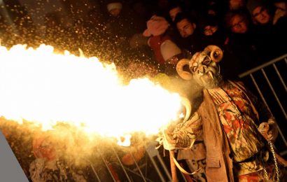 Daredevil revellers ride horses through flames during bizarre 'Luminarias' festival celebrating Spain's patron saint of animals