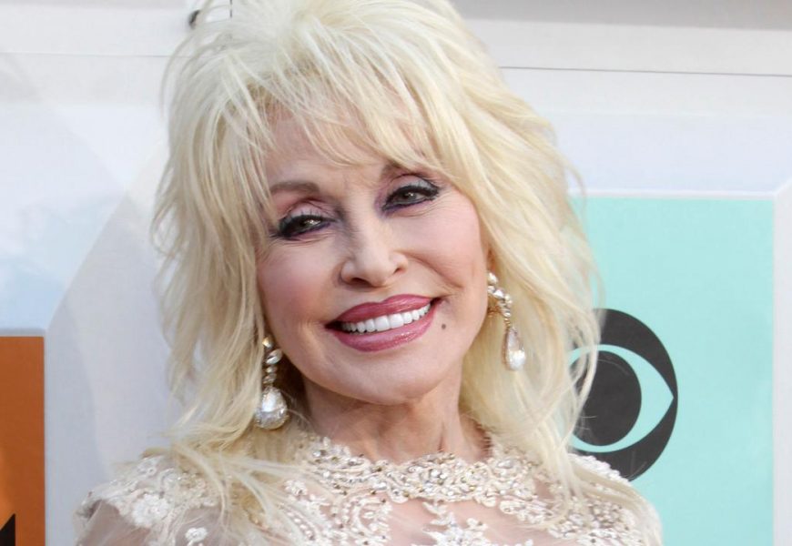Dolly Parton and Duncan Hines partner on cake mixes, frostings: 'Southern-style baking'