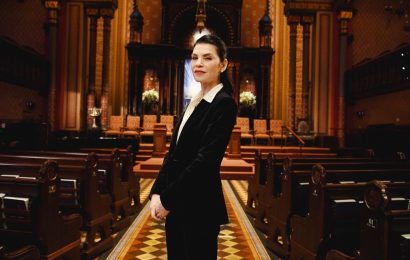 Julianna Margulies To Host International Holocaust Remembrance Day Specials For CBS & MTV