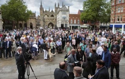 Manchester attack vigil at Albert Square expected to attracts thousands of mourners for suicide bombing victims