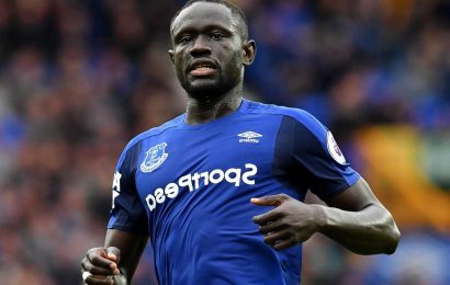 Everton flop Oumar Niasse makes shock free transfer to Burton Albion after disastrous Huddersfield spell