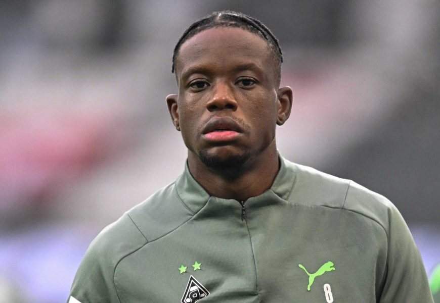 Man Utd and Arsenal transfer blow as Monchengladbach star Denis Zakaria seals £7m Juventus move