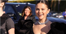 Selena Gomez Stuns In $1 Million Choker At SAG Awards