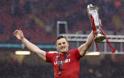 ‘Brilliant’ Jonathan Davies praised as he approaches Wales milestone