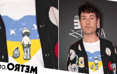 Bastille frontman Dan Smith wears colours of Ukrainian flag to NME Awards