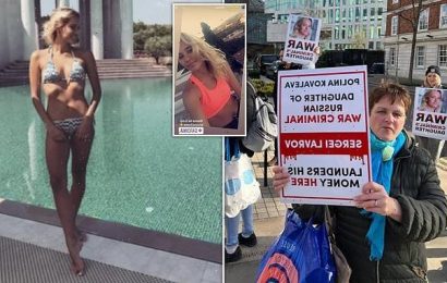 Crowds protest outside London flat of Sergei Lavrov&apos;s stepdaughter