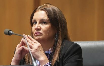 Lambie says she felt intimidated negotiating NZ refugee deal with PM