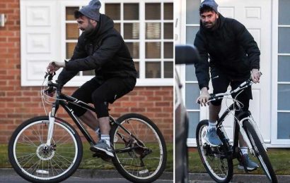 Man Utd Premier League winner looks unrecognisable 15 years later as he rides a bike after driving ban