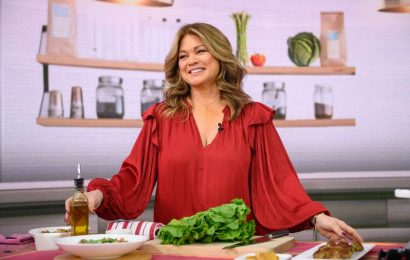 Valerie Bertinelli's Hamburger 'Helpa' Is a 'No Fuss, No Muss, Easy Cleanup' Dinner