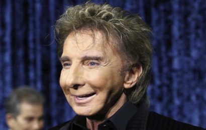 Barry Manilow, 78, plus more stars who had COVID in 2022