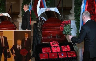 Putin takes &apos;nuclear football&apos; to funeral of Russian politician
