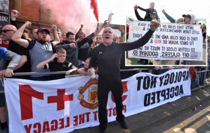 'We want Glazers out!' – Thousands of angry Man Utd fans march through streets chanting for board to go in mass protest