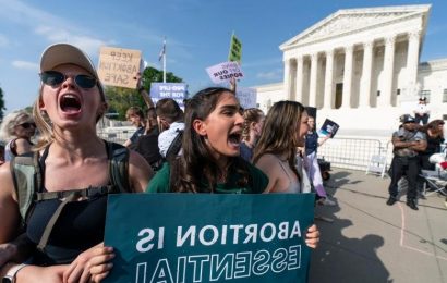 Amazon, UTA Vow to Reimburse Abortion Travel Costs for Employees