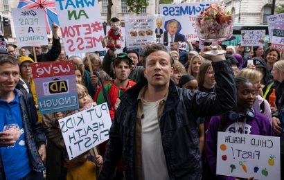 Jamie Oliver says he'll deliver honey to Boris Johnson after he missed protest