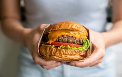 Man sparks debate as he claims we've been eating burgers all wrong… and his way is a lot less messy