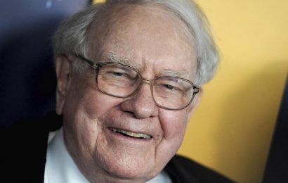 Warren Buffett’s Berkshire Hathaway Acquires Small Stake in Paramount Global