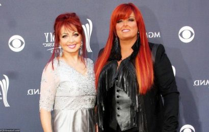 Wynonna Judd Gets Real About Inability to ‘Fully Accept’ Mother’s Suicide