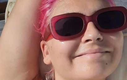 Influencer proudly shows off armpit hair while ‘sweaty and smiley’ on holiday