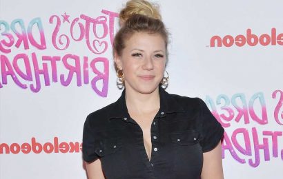 Jodie Sweetin shoved to the ground by LAPD at Roe v. Wade protest