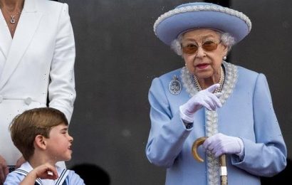 The Queen receives handcrafted walking stick from the British Army