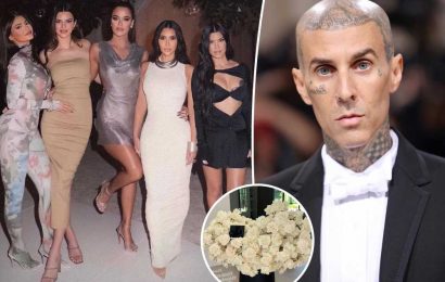 Kourtney Kardashian’s sisters send Travis Barker flowers after hospitalization