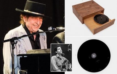 One-off recording of Bob Dylan&apos;s Blowin&apos; In The Wind sells for £1.5m
