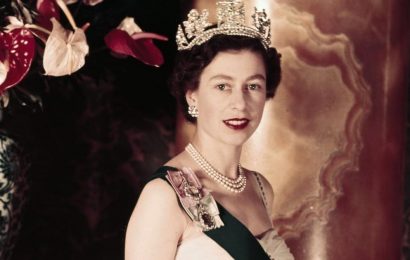 100 Photos of Queen Elizabeth That Capture Her Exceptional Life