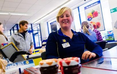 Lidl gives pay rises to supermarket and warehouse workers of 10 cent