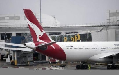 Qantas passengers escorted through Melbourne airport after Sydney security breach